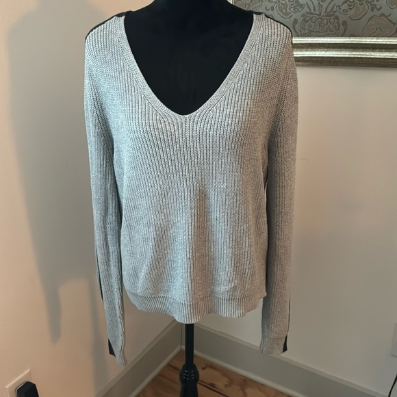 Michael Stars gray ribbed V-neck black sleeves stripe 100% Cotton sweater Sz L - Picture 1 of 10